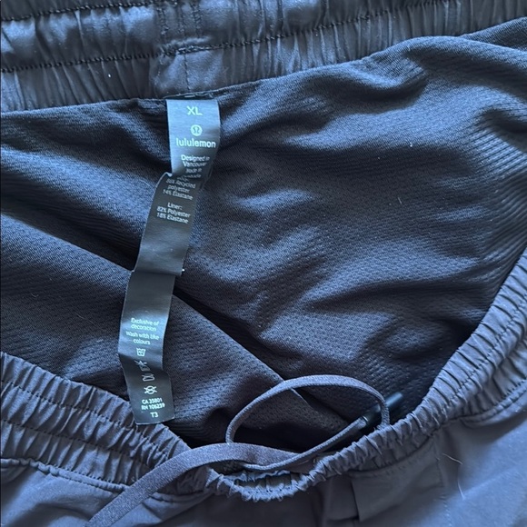 Lululemon sz XL Pace Breaker Out Of Mind Liner 9" Black Shorts great condition - Picture 7 of 13
